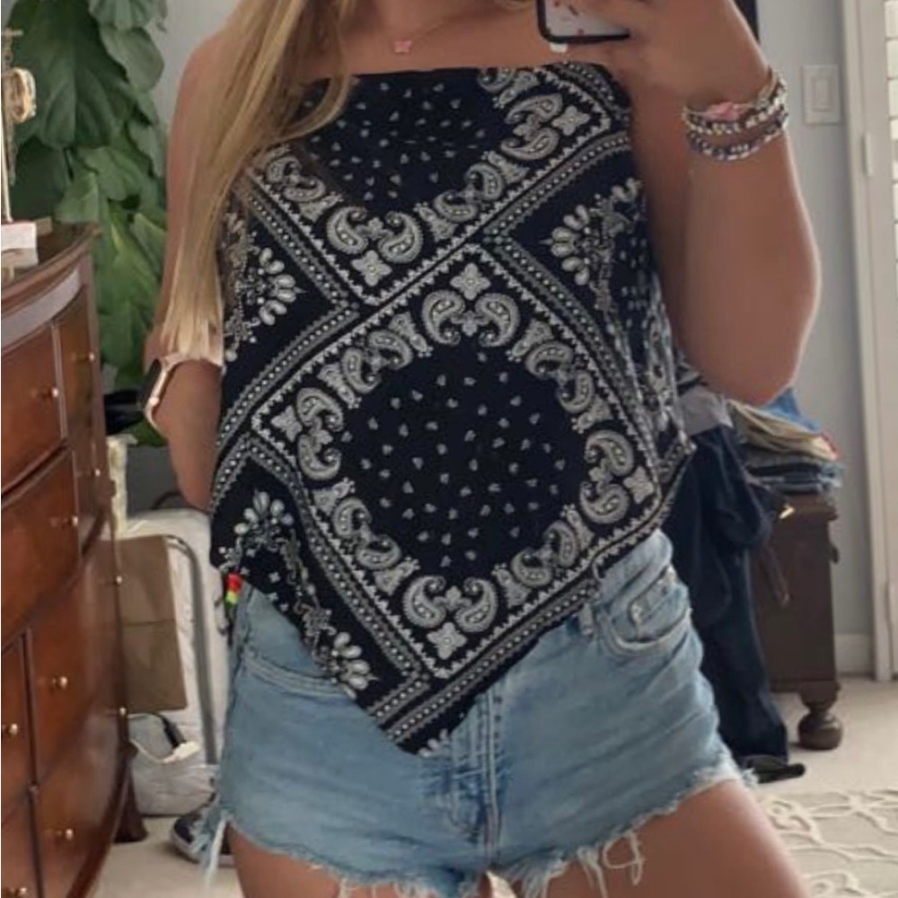 Bandanna tank top ties in back
